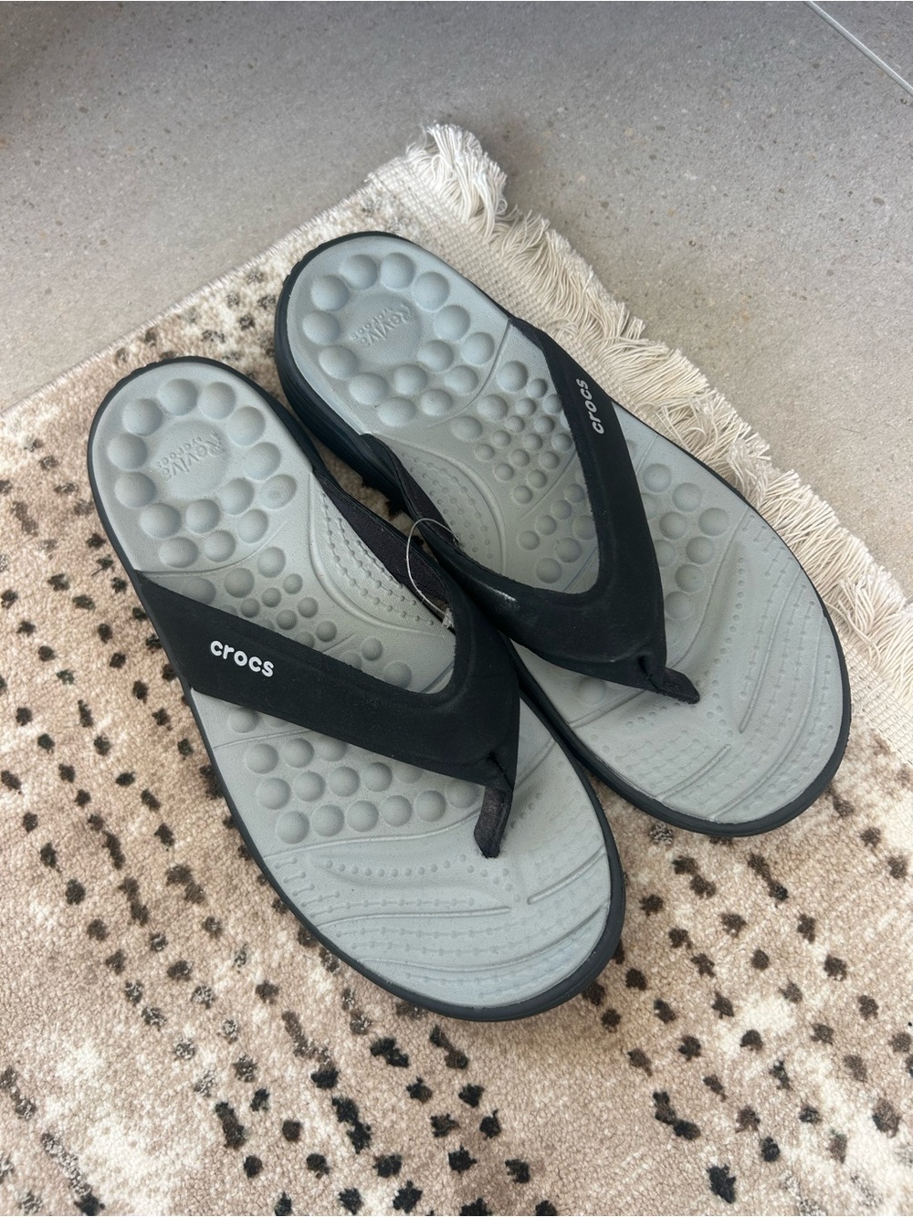 CROCS Women’s/Unisex Black and Light Gray Flip Sandals❤️8 - Picture 3 of 9